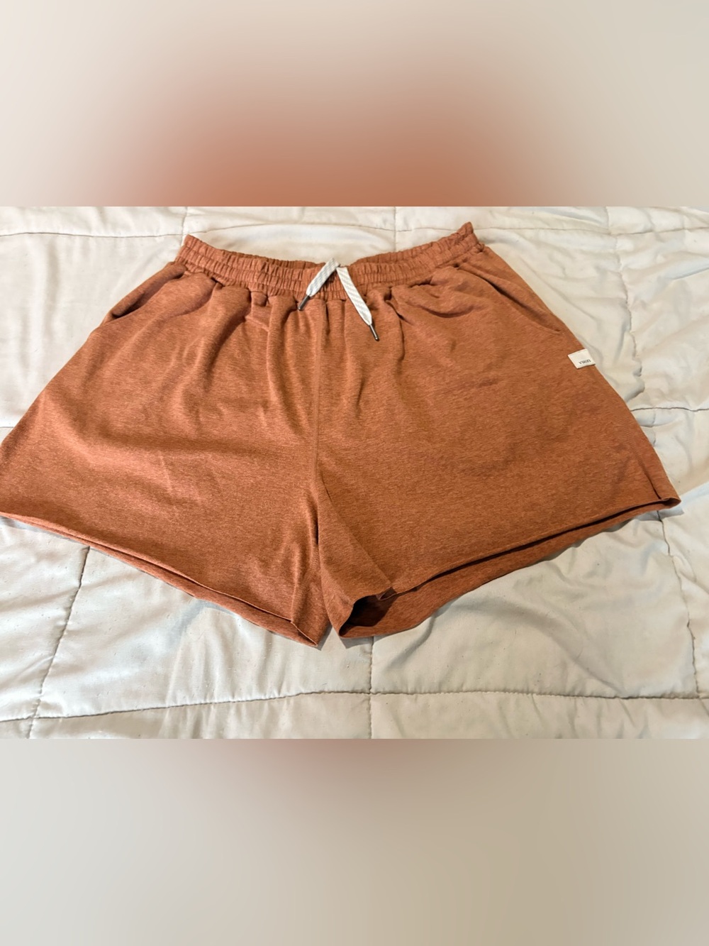 Vuori shorts raw hem drawstring women’s size medium cinnamon stretchy